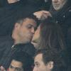 Ronaldo et sa compagne, amoureux lors du match entre le Paris Saint-Germain et l'Olympique de Marseille (2-0) le 24 février 2013 au Parc des Princes à Paris