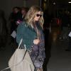 Exclusif - Fergie, enceinte et stylée, arrive à l'aéroport de Roissy Charles de Gaulle. Elle se rendra ensuite au Zénith de Paris pour assister au concert de Kanye West. Le 25 février 2013.