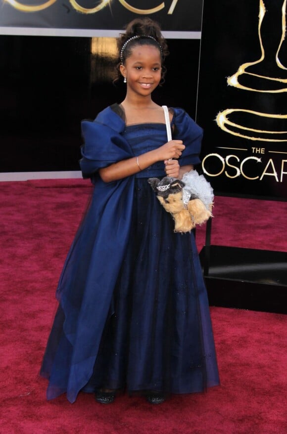 Quvenzhané Wallis et son mini-sac chien lors des Oscars, le 24 février 2013.