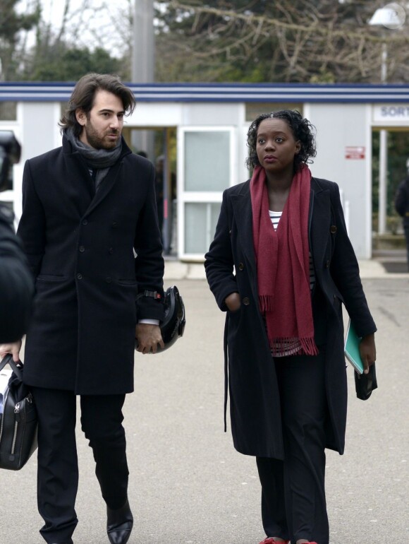 Rama Yade enceinte, accompagnée de son avocat, arrive au tribunal de Nanterre, le 28 février 2013.