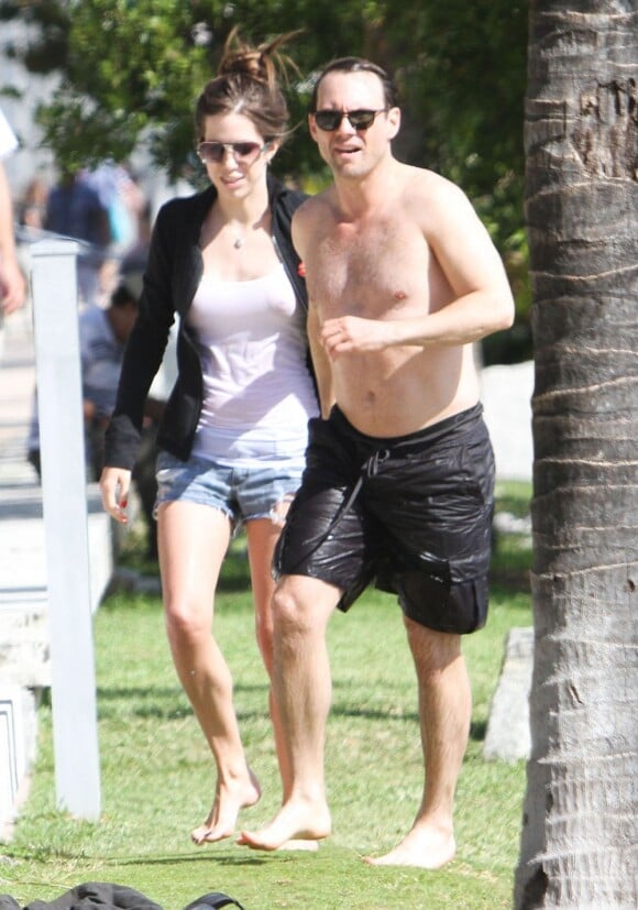 Christian Slater et Brittany Lopez à Miami, le 18 mars 2012.