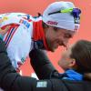 Fair-play, Victoria de Suède félicite le Norvégien Peter Northug, vainqueur du 15 km free style aux championnats du monde de ski nordique à Val di Fiemme, le 27 février 2013, devant le Suédois Johan Olsson.