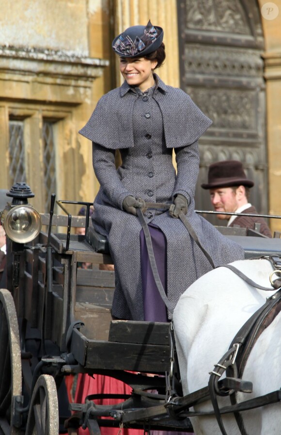 Exclusif - Samantha Barks sur le tournage du film The Christmas Candle le 28 février 2013.