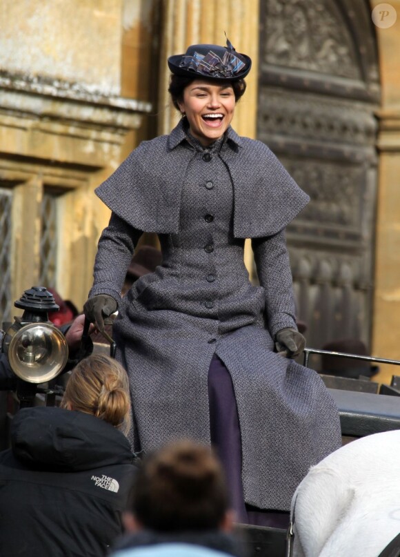 Exclusif - Samantha Barks sur le tournage du film The Christmas Candle le 28 février 2013, à Oxfordshire.