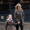 Geri Halliwell, maman heureuse avec sa petite fille Bluebell Madonna sur le chemin de l'école le 1er mars 2013 à Londres