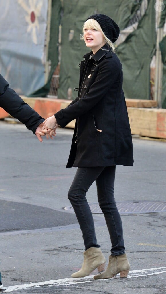 Emma stone retrouve son boyfrend pour le tournage de The Amazing Spider-Man 2 dans les rues de New York le 28 février 2013.