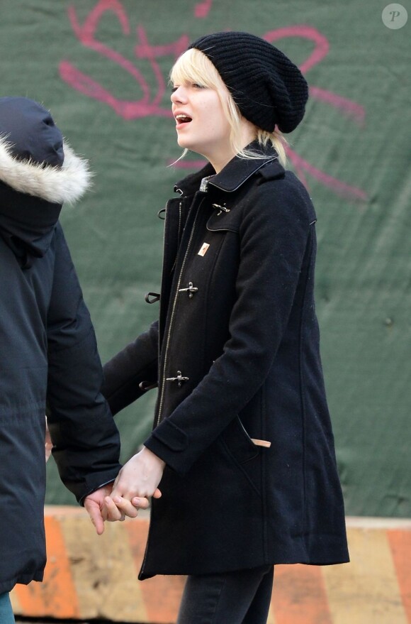 Andrew Garfield et Emma stone retrouvent le tournage de The Amazing Spider-Man 2 dans les rues de New York le 28 février 2013.