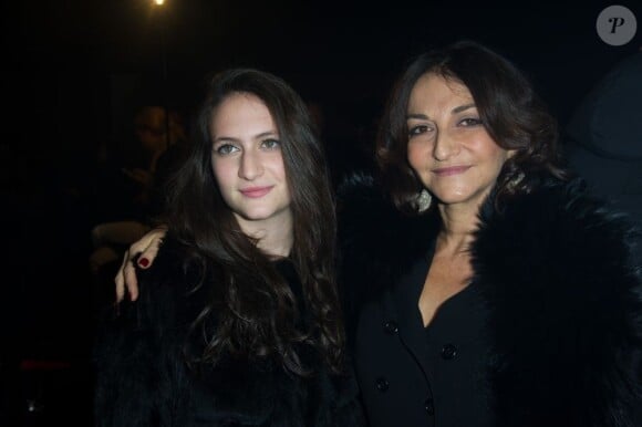 Nathalie Rykiel et sa fille lors du défilé automne-hiver 2013 de la marque Sonia Rykiel à la Halle Freyssinet. Paris, le 1er mars 2013.