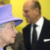 La reine Elizabeth II, accompagnée du prince Philip, Duc d'Edimbourg, en visite au Royal London Hospital le 27 février 2013