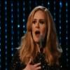 Adele chante "Skyfall" durant la cérémonie des Oscars, à Los Angeles, le 24 février 2013.