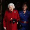 La reine Elizabeth II quittant le King Edward VII's Hospital de Londres le 4 mars 2013 où elle avait été admise pour une gastro-entérite