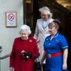 La reine Elizabeth II en pleine forme en quittant le King Edward VII's Hospital de Londres le 4 mars 2013 où elle avait été admise pour une gastro-entérite