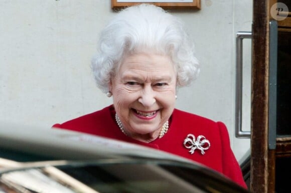 La reine Elizabeth II a quitté le King Edward VII's Hospital de Londres le 4 mars 2013 où elle avait été admise pour une gastro-entérite
