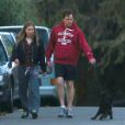 Michael C. Hall, acteur principal de la série Dexter, et sa compagne Morgan Macgregor promènent leur petit chien dans les rues de Los Angeles. Le 3 mars 2013.