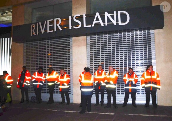 Rihanna présente sa collection Rihanna for River Island à Londres. Le 4 mars 2013.