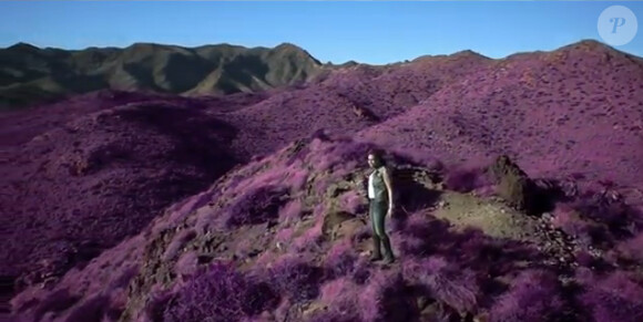 Zaho en plein désert pour le clip de "Tourner la page".