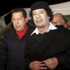 Hugo Chavez le 22 octobre 2010 et Muammar Kadhafi le 21 février 2011 à Caracas