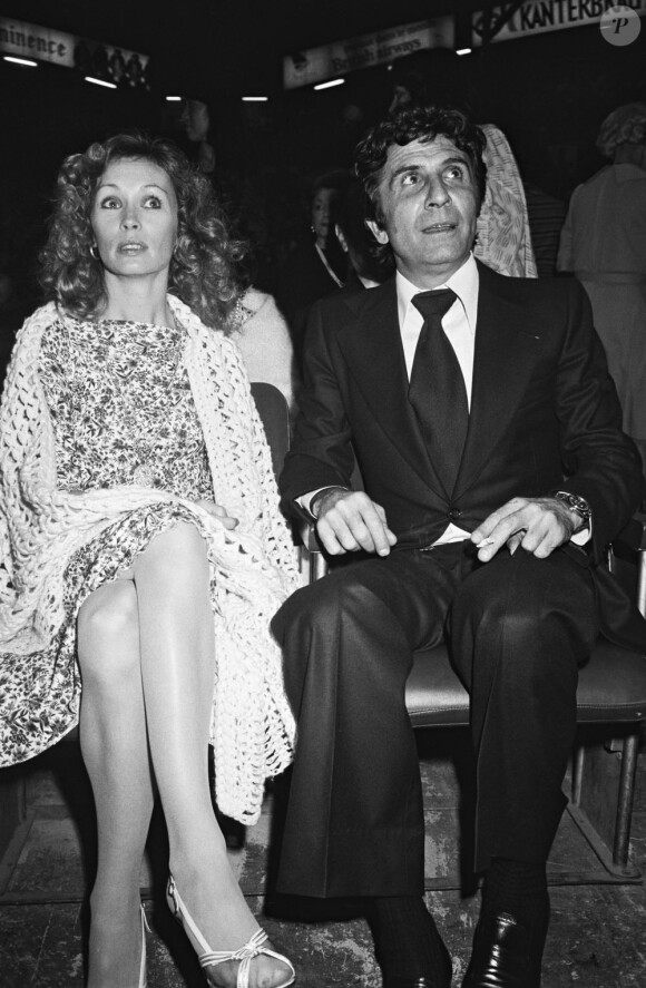 Gilbert Bécaud et sa femme en 1977 à L'Olympia.