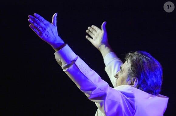 Serge Lama lors de son concert anniversaire pour célébrer ses 70 ans. A l'Olympia, le 11 février 2013.