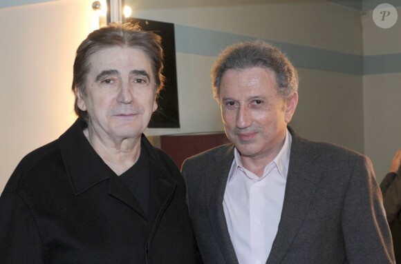 Michel Drucker a salué Serge Lama après son concert anniversaire qui s'est déroulé à L'Olympia le 11 février 2013.
