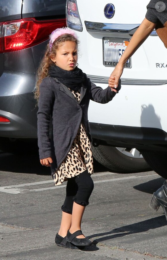 Halle Berry dépose sa fille Nahla, née en 2008, à l'ecole à Los Angeles, le 6 mars 2013.
