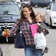 Jennifer Garner et son fils Samuel font du shopping à Los Angeles, le 6 mars 2013.
