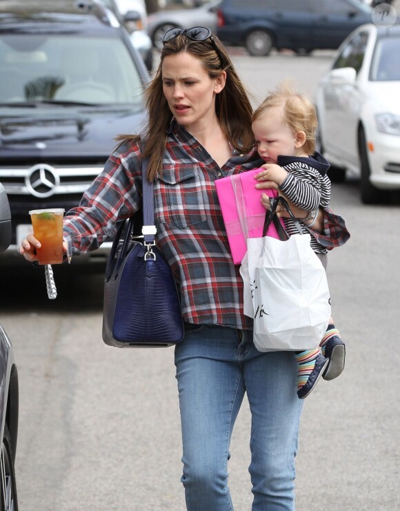 Jennifer Garner et son fils Samuel font du shopping à Los Angeles, le 6 mars 2013.