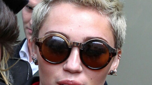 Miley Cyrus : Sans sa bague de fiançailles, elle fait encore taire les rumeurs