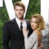 Miley Cyrus et Liam Hemsworth lors de la soirée Vanity Fair suivant la 84e cérémonie des Oscars. Los Angeles, février 2012.
