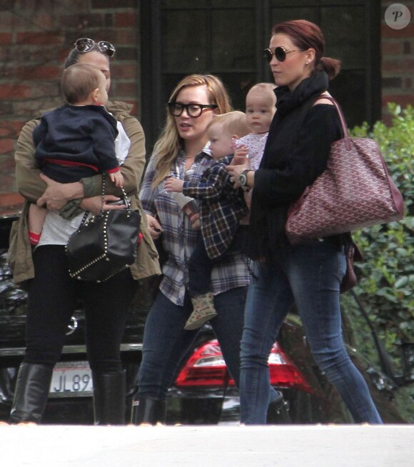 La chanteuse Hilary Duff va chercher son fils à la crèche à Beverly Hills à Los Angeles. Le 7 mars 2013.