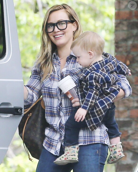 Hilary Duff va chercher son fils Luca à la crèche à Beverly Hills à Los Angeles. Le 7 mars 2013.