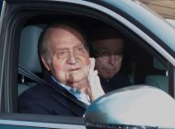 Juan Carlos Ier sort de la clinique avec une petite mine