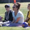 Britney Spears regarde ses enfants Sean et Jayden jouer au football à Woodland Hills, le 10 mars 2013.