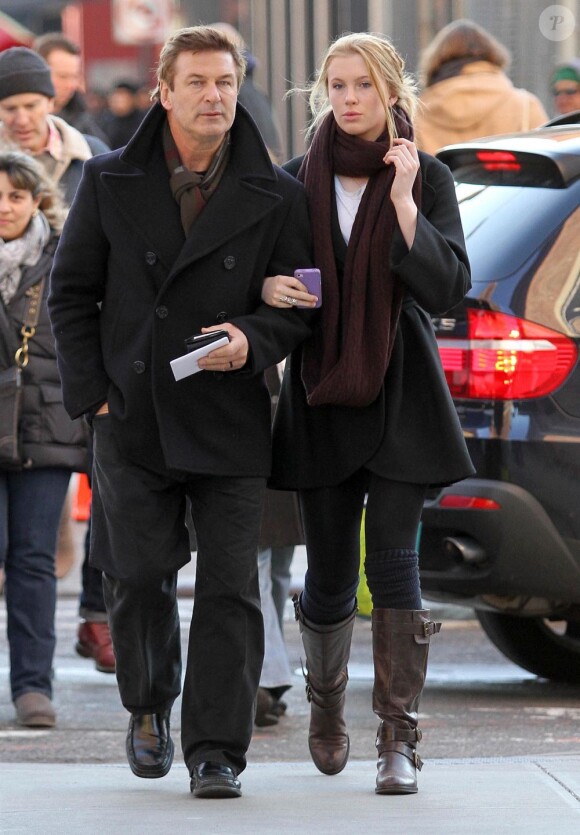 Alec Baldwin au bras de sa fille Ireland à New York le 25 janvier 2012.