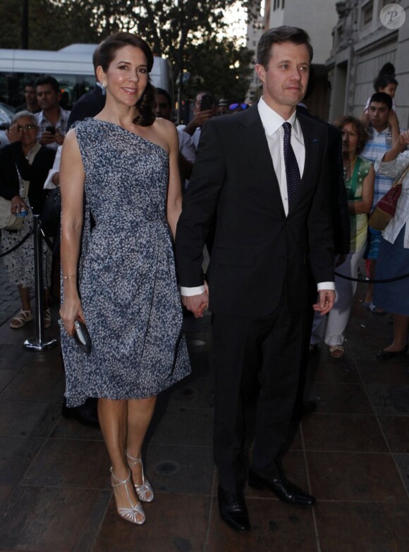 Le prince Frederik et sa femme la princesse Mary de Danemark ont participé à un dîner officiel organisé en leur honneur au Club de la Union à Santiago au Chili. Le 13 mars 2012.