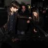 Mila Kunis et Ashton Kutcher sortent du Trendy scotts Restaurant à Londres le 14 mars 2013.