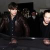 Ashton Kutcher accompagné de Mila Kunis lors d'une soirée à Londres, le 14 mars 2013.