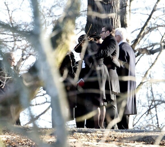 Le prince Daniel et la princesse Victoria lors des funérailles de la princesse Lilian de Suède, le 16 mars 2013 à Stockholm au cimetiere du parc Haga
