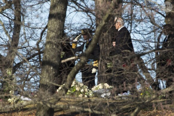 Le roi Carl XVI Gustav lors des funérailles de la princesse Lilian de Suède, le 16 mars 2013 à Stockholm au cimetière du parc Haga