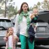 Jennifer Garner et ses enfants Violet, Seraphina et Samuel font des courses pour la Saint Patrick, le 17 mars 2013 à Brentwood