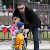 Jennifer Garner et Ben Affleck ont emmené leurs trois enfants au parc à Brentwood, le 17 mars 2013 - Tout le monde est vêtu aux couleurs de la Saint Patrick