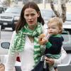 Jennifer Garner et les enfants sont allés faire des courses à Brentwood le 17 mars 2013. Saint Patrick oblige, Jennifer, Violet, Seraphina et Samuel étaient habillés en vert !