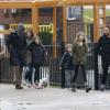 Exclu - Le chanteur Tim McGraw et Chris Martin sont allés dans un parc à Hampstead Heath à Londres avec leurs enfants respectifs, le 17 mars 2013.