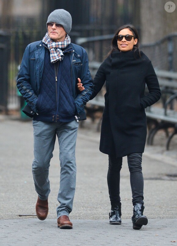 Rosario Dawson et Danny Boyle se promènent dans les rues de New York, le 17 janvier 2013.