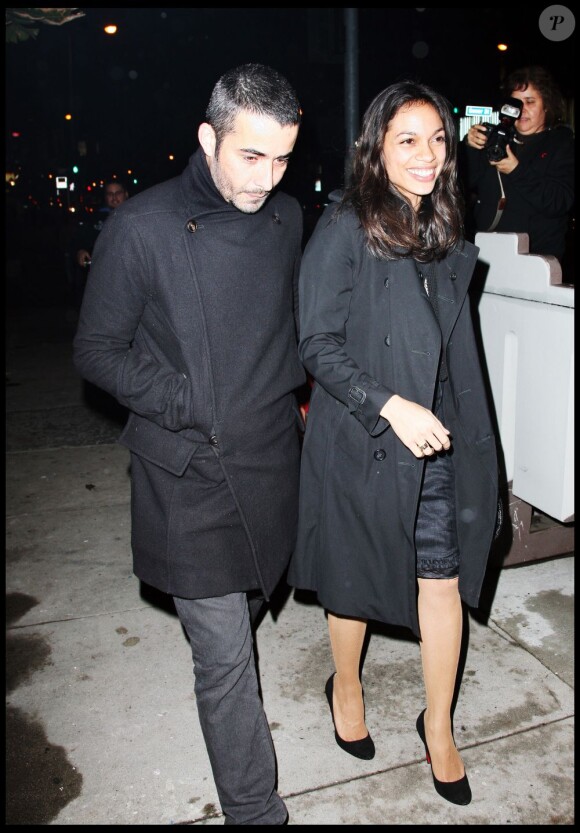Mathieu Schreyer et Rosario Dawson arrivent à une soirée à Los Angeles, le 9 février 2010.