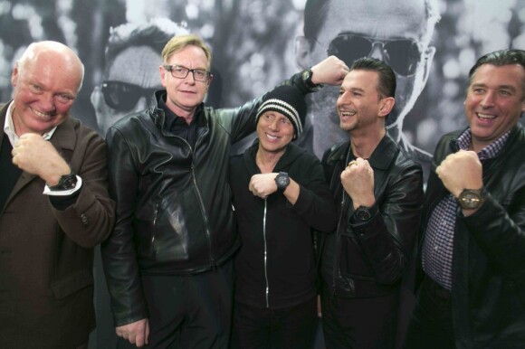 La montre "Big Bang Depeche Mode" portée par les membres du groupe Depeche Mode a été créée par la marque Hublot en faveur de l'ONG charity : water. Berlin, le 18 mars 2013.