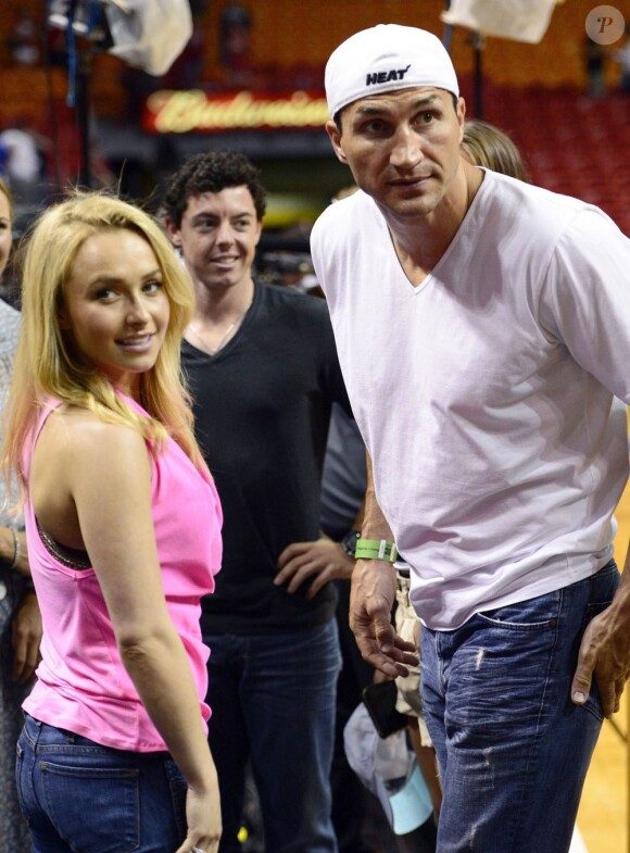 Hayden Panettiere et son petit ami Wladimir Klitschko à Miami, lors d'un match de basket, le 24 mars 2013.