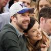 Olivia Wilde et Jason Sudeikis amoureux lors du match opposant les Toronto Raptors aux New York Knicks au Madison Square Garden de New York, le 23 mars 2013.