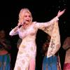 Dolly Parton inaugure le Festival des Nations avec un concert, au parc Dollywood à Pigeon Forge, dans le Tennessee, le 23 mars 2013.
