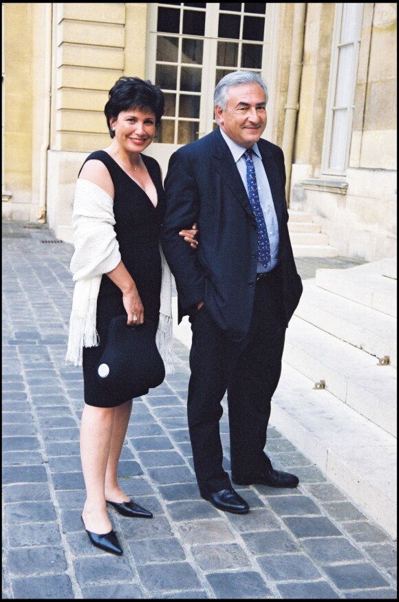 Anne Sinclair et Dominique Strauss-Kahn à Paris, le 29 juillet 1999.
